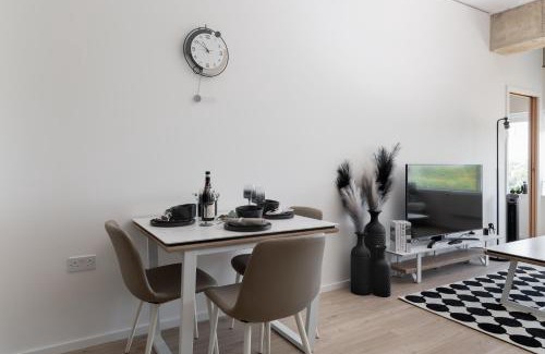 Central Milton Keynes Apartamento | Ideal for Corporate and Business stays with Free Parking Above MK Train Station