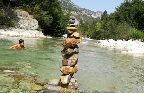 Ascros Apartamento | Ideal para amantes de la naturaleza, caminatas interminables y vacaciones tranquilas.