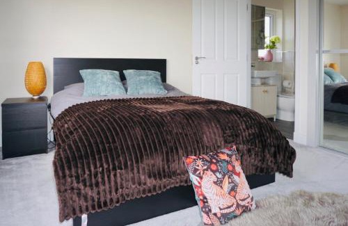Blackburn Casa | Ideal Homestay Edinburgh