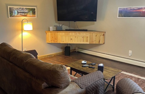 Lawrenceville Otro | Ideal Hunter, ATV Rider or Hiker Base Camp. Super quiet on 10 acres. Great WiFi.