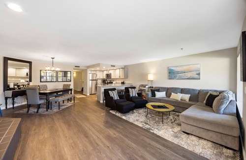 Chelan Casa | Ideal lakefront condo w/ shared pool/hot tub, shared dock, & high-speed WiFi