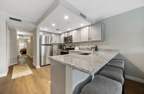 Chelan Casa | Ideal lakefront condo w/ shared pool/hot tub, shared dock, & high-speed WiFi