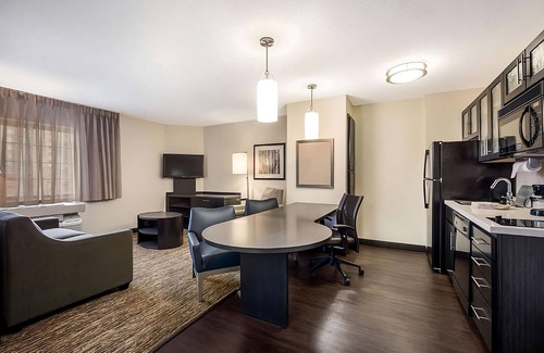 Waukegan Casa | Ideal Mix of Comfort and Value! 2 Modern Units, Full Kitchen, Pets Allowed!
