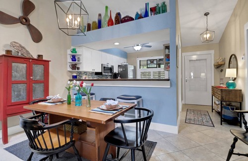 Iona Condominio | Ideally Located Gated Community-Minutes to FMB! Community Pools, Pickleball, Active Social Schedule!