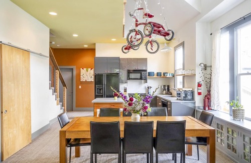 Alberta Casa | Idealmente ubicado, casa grande, moderna y artística, ideal para grupos.