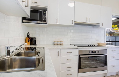 Culburra Beach Casa | Idle Hours - Pet Friendly - 5 Mins Walk to Beach