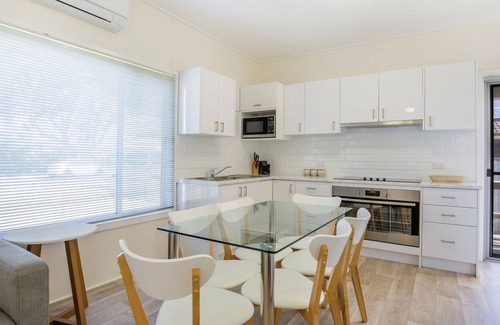 Culburra Beach Casa | Idle Hours - Pet Friendly - 5 Mins Walk to Beach