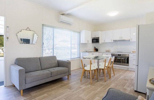 Culburra Beach Casa | Idle Hours - Pet Friendly - 5 Mins Walk to Beach
