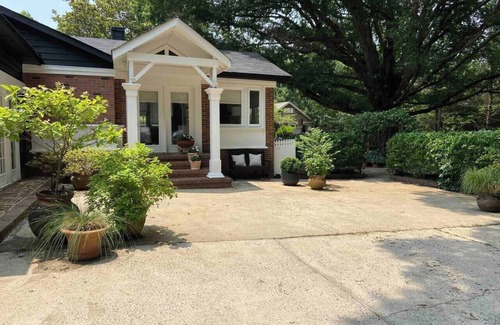 Matthews Casa | Idlewild Home: Stylish Eclectic Family Home Near Charlotte