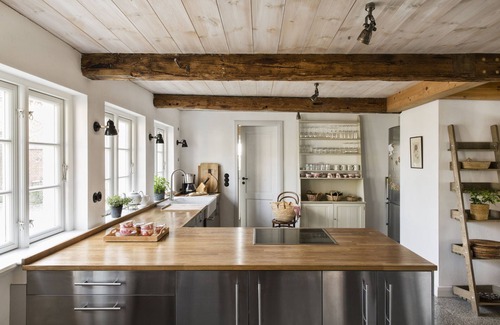 Pommerby Casa | Idilio de Bullerbü cerca de la playa con estufa, sauna y mucho espacio para familias (20% de descuento semanal a pedido)