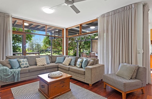 Twin Waters Casa | Idyllic 4-Bed Beachfront Lagoon House