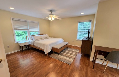 Pike Creek Casa | Idyllic carriage house private 2 car garage W/D