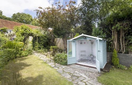 Zeals Casa | Idyllic Cottage in Dorset Garden & Parking