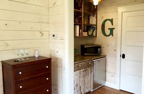 Fayetteville Cabaña | Idyllic Cottage on a Working Farm Perfect for Weekend Getaways in Texas