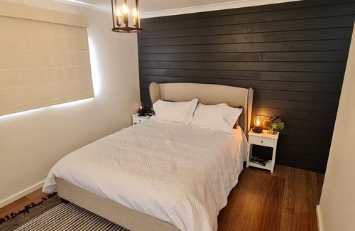 Williams Otro | Idyllic Farmhouse overlooking Vineyard on 160 acres