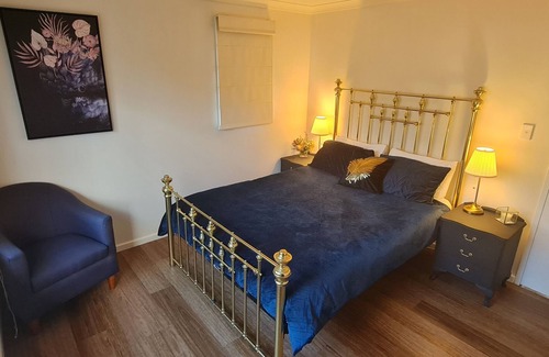 Williams Otro | Idyllic Farmhouse overlooking Vineyard on 160 acres