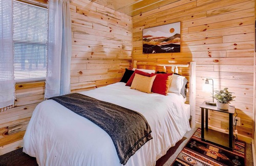 Oscoda Cabina | Idyllic 'Finn's Retreat' - Walk to Lake Huron