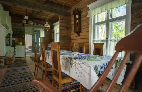 Ii Chalet De Esquí | Iisland Pauhu Loghouse and sauna under the starlit sky