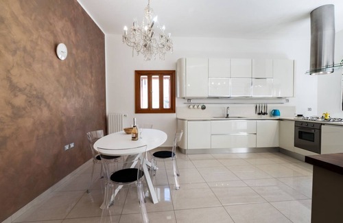 Palo del Colle Apartamento | Il Viccio Apartment w/ Balconies