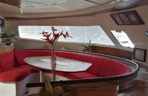 Le Marin Alquiler De Eote | Gran catamarán atracado, un casco solo para usted (1cpl), el otro para sus invitados