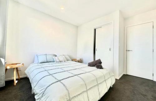 Auckland Apartamento | Immaculate - 2 Bedroom Townhouse close to Fruitvale train station
