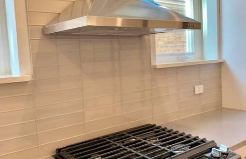 Bucktown Apartamento | Immaculate 2-Story Home w/Garage, 2 Back Decks & Garden