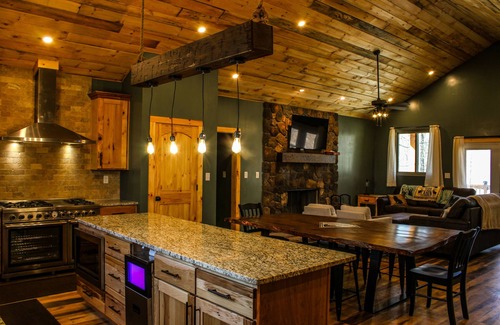 Athens Cabina | Diamond Brick Lodge-Cabaña-Baño Privado-Lujoso-Vista a la Montana