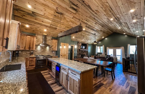 Athens Cabina | Diamond Brick Lodge-Cabaña-Baño Privado-Lujoso-Vista a la Montana