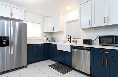 Alamitos Beach Casa | Immaculate 3BDR Bungalow | 5-Min Walk to Beach!