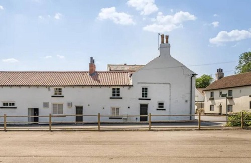 Kirk Sandall Cabaña | Immaculate 6-bed Ivy House
