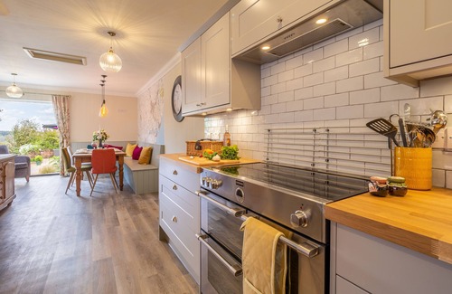 Stoke by Nayland Cabaña | Immaculate luxury retreat in pretty village with great pubs - Box Valley Cottage