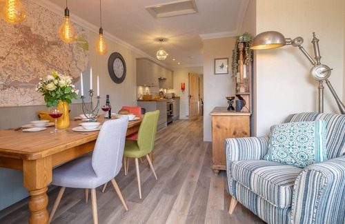 Stoke by Nayland Cabaña | Immaculate luxury retreat in pretty village with great pubs - Box Valley Cottage
