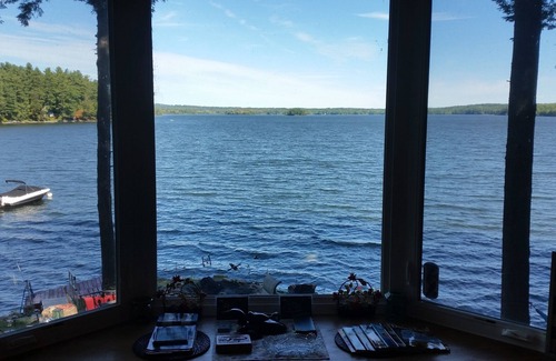 Vassalboro Casa | Inmaculada vista en el estanque Webber con opción de alquiler de barcos
