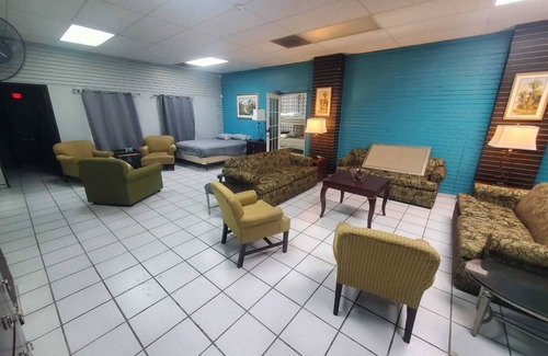Hato Rey Central Casa | Immense Space for Up To 50+ Guests