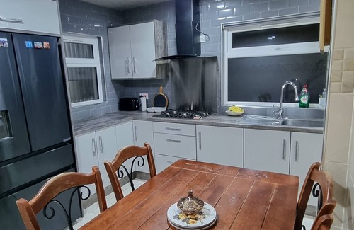 Seisdon Casa | Impeccable 2-Bed House Near City Centre