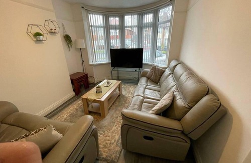 Stonnall Casa | Impeccable 3-bed House in Birmingham