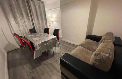 Stonnall Casa | Impeccable 3-bed House in Birmingham