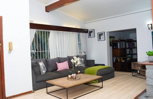 Greater Johannesburg Metropolitan Area Casa | Impeccable 3-Bed House in Joburg, 6km nr Sandton