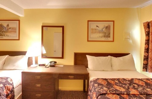 Gananoque Hotel | Imperial Inn Thousand Islands
