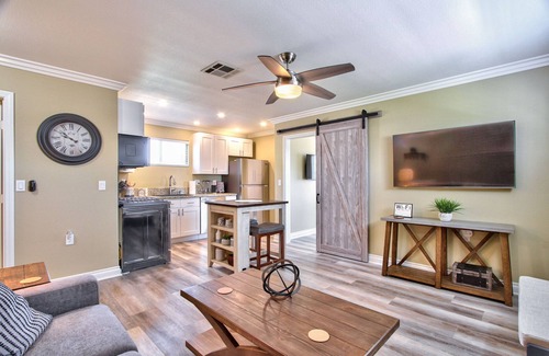 Murrieta Casa | Impressive 2nd Floor guest house suite near Wine Country