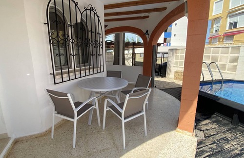 Oliva Chalet De Esquí | Frente Al Mar. Rosales (NR). Lujosa Villa con aa, wifi y piscina