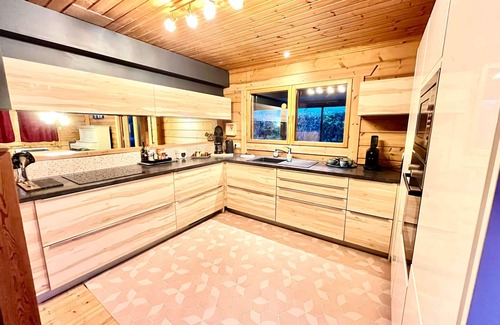 Penvenan Villa | En Port Blanc, gran y cálida casa de madera con piscina cubierta