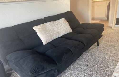 Willow Meadows/Willowbend Area Apartamento | In the heart of all the action!