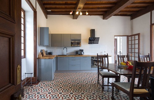 Domme Casa | En el corazón de Domme, una casa encantadora con jardín y jacuzzi.