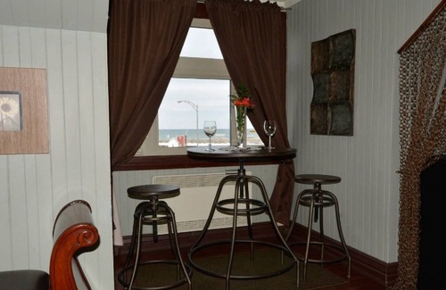 Matane Casa | In the heart of Matane, the Bruine Océane Inn is a little gem ready to welcome y