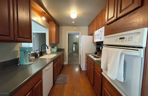 Southeastern Sacramento Casa | In the heart of Sacramento, this home offers comfortable and convenient living.