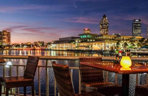 Channel District Apartamento | In the Heart of the City at Bell Channelside G-174