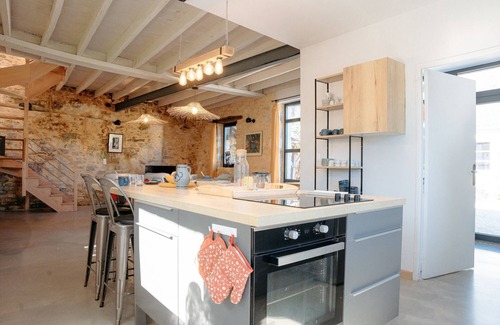 Coly Chalet De Esquí | En el corazón del pueblo, casa para 8 con piscina