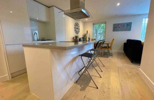 Windsor City Centre Apartamento | In the heart of Windsor, a spacious and light 2bed, 2bath, very near the Castle