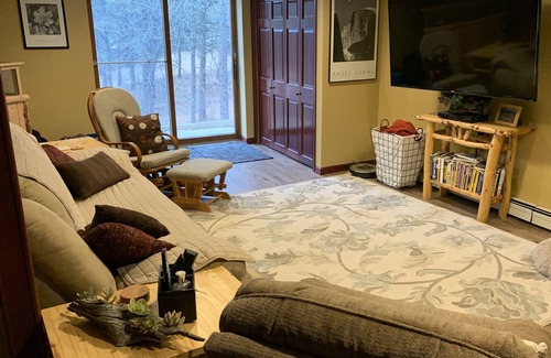 Rapid City Casa | In The Woods And In Town